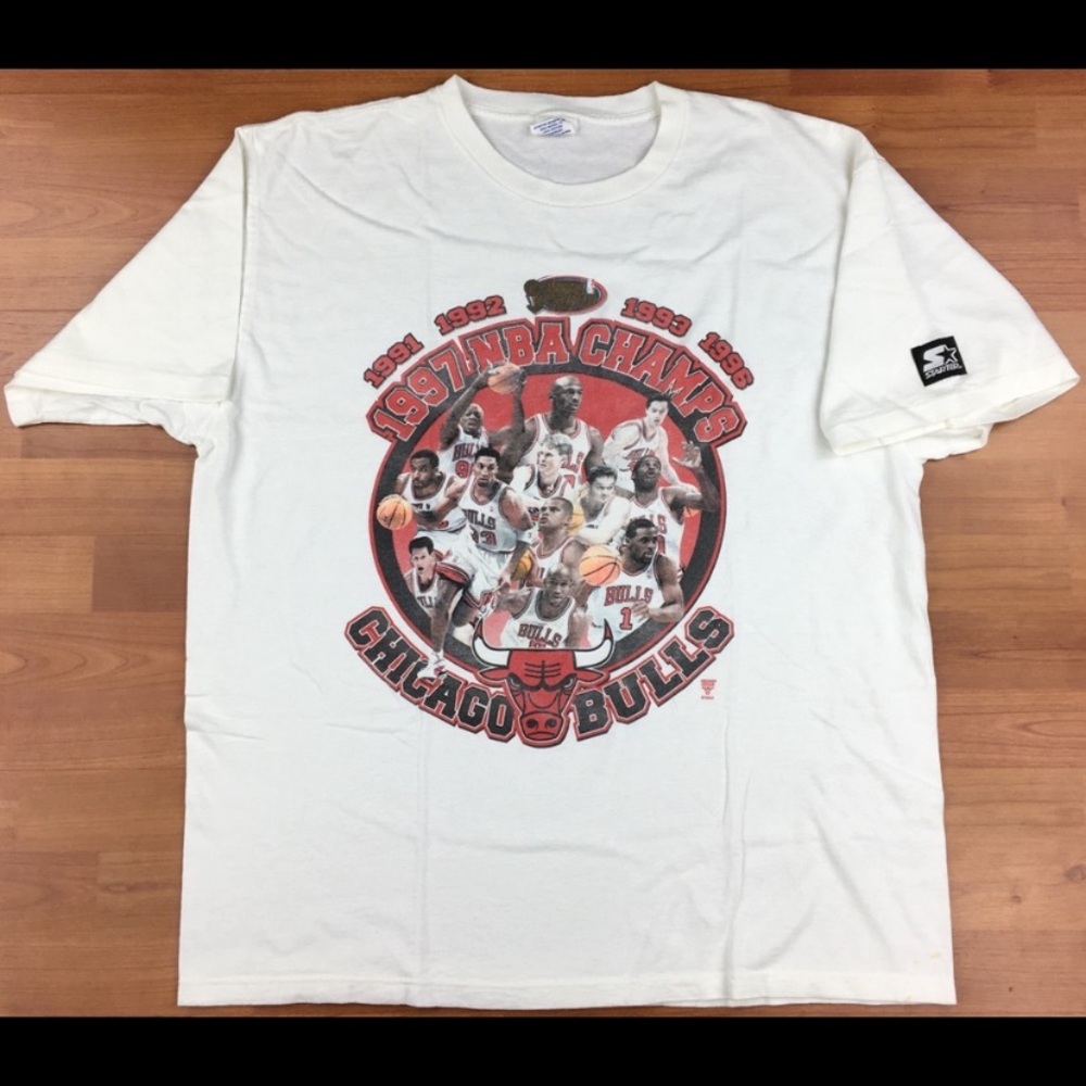 Chicago Bulls Graphic T-Shirt - Picture 6 of 6